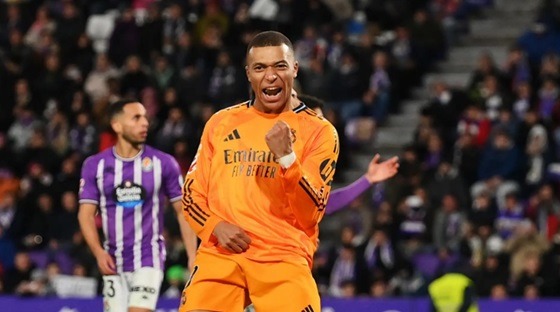 রিয়ালের জার্সিতে এমবাপের প্রথম হ্যাটট্রিক