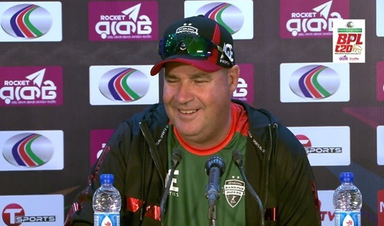 দলে চমক আনার সঙ্কেত দিলেন আর্থার