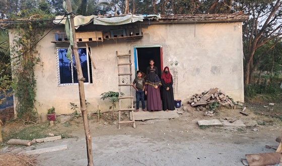 ভিটেমাটি হারানোর শঙ্কায় চাঁদপুরের প্রবাসীর স্ত্রী