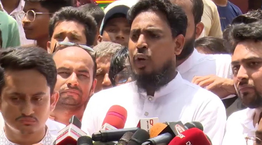 আবু সাঈদের কবর ছুঁয়ে শপথ করছি, দেশ গঠনে এনসিপির সংগ্রাম অব্যাহত থাকবে