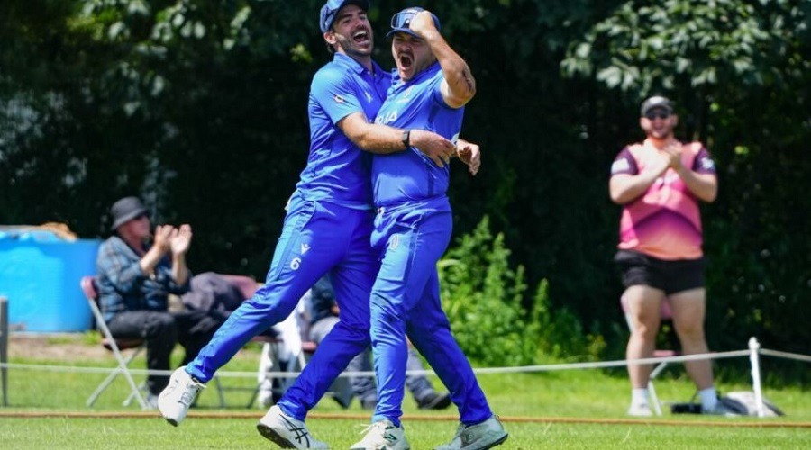 ফুটবলে না হলেও ক্রিকেট বিশ্বকাপের কাছাকাছি পৌঁছে গেলো ইতালি