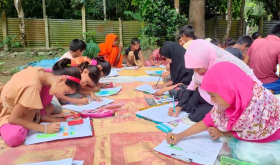 টাঙ্গাইলে শিশুদের সৃজনশীলতায় মাতলো বাতিঘর পাঠাগার