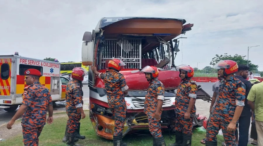মাওয়া টোল প্লাজার কাছে পাঁচ গাড়ির সংঘর্ষ, আহত ১২