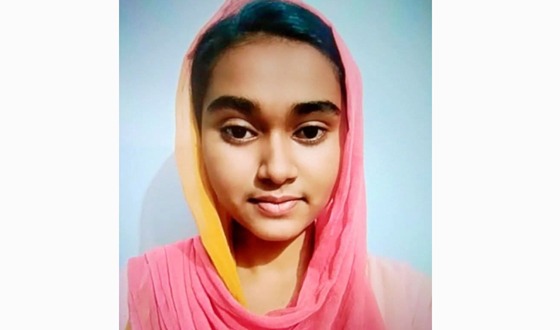 সাপাহারে মেধাবী লামিয়া চিকিৎসক হতে চায়