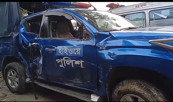 পীরগঞ্জে ট্রাক ও পুলিশ পিকআপে যাত্রীবাহী বাসের ধাক্কা নিহত ২