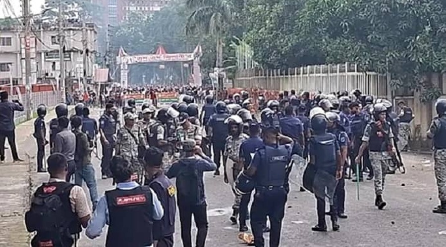 গোপালগঞ্জে সংঘর্ষে আহত ১০ পুলিশ সদস্য, গ্রেপ্তার ২৫