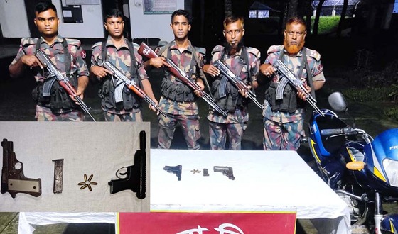 মহেশপুর সীমান্তে বিদেশী পিস্তল ও গুলি উদ্ধার