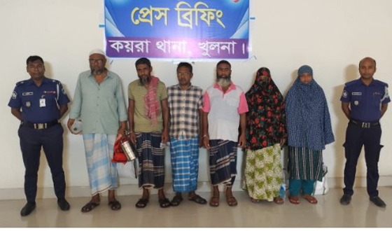 কয়রায় পুলিশের অভিযানে আটক ৬