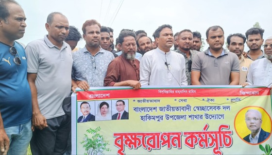 হিলিতে স্বেচ্ছাসেবক দলের উদ্যোগে বৃক্ষরোপণ