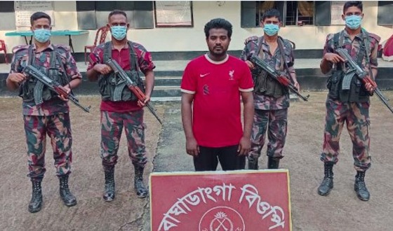 মহেশপুর সীমান্তে ৬ নারী শিশু আটক