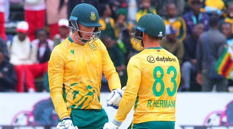 ত্রিদেশীয় সিরিজে জিম্বাবুয়েকে হারিয়ে ফাইনালে দক্ষিণ আফ্রিকা ও নিউজিল্যান্ড