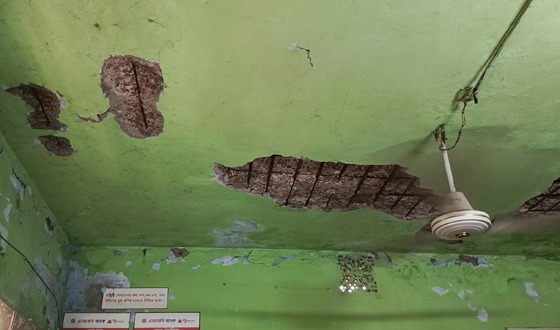 তানোরে জরাজীর্ণ ও ঝুকিপূর্ণ ভবনেই চলছে বাধাইড় ইউপির কার্যক্রম