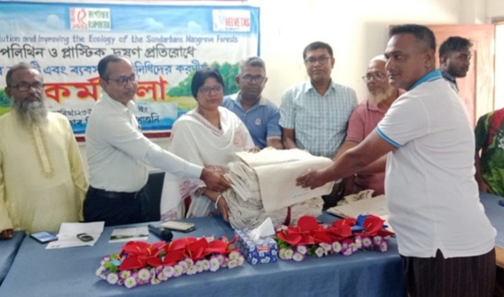 আশাশুনিতে পলিথিন ও প্লাস্টিক প্রতিরোধে বাজার কমিটি ও ব্যবসায়ীদের কর্মশালা