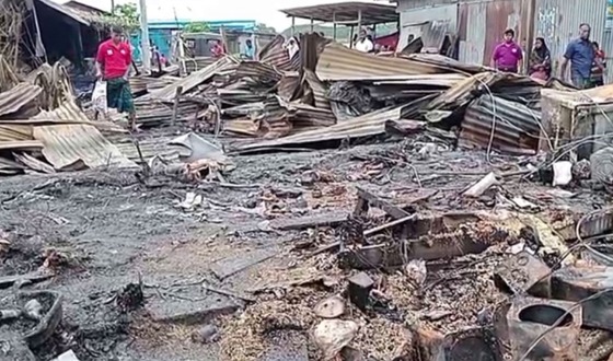 মুলাদীতে ভয়াবহ অগ্নিকান্ডে ২৭ দোকন পুড়ে ছাই