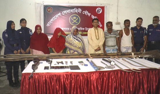 মাদারীপুরে বিপুল পরিমাণ অস্ত্র উদ্ধার, এনসিপি নেতার বাবাসহ আটক ৬