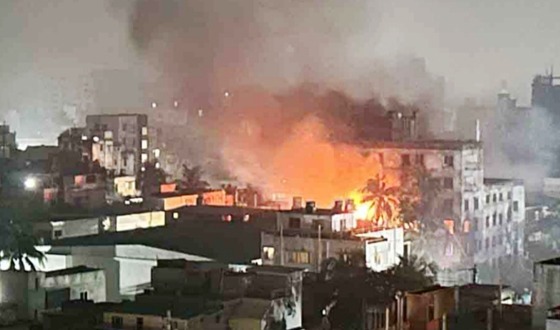 খুলনার ছাতা তৈরির কারখানার ভয়াবহ অগ্নিকাণ্ড