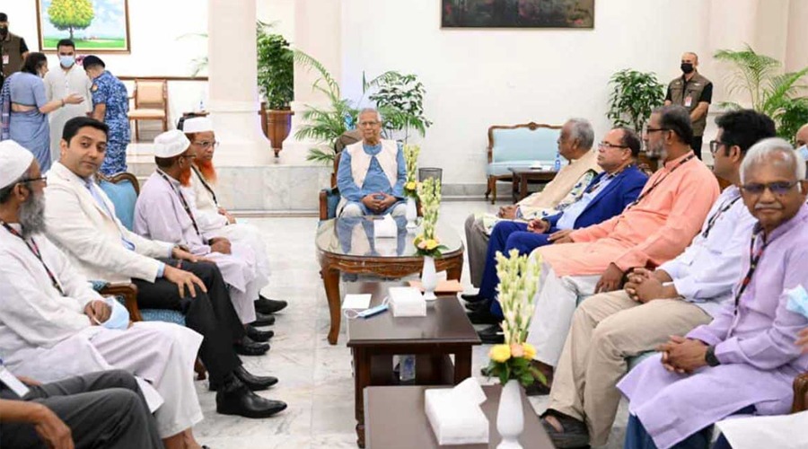 যমুনায় প্রধান উপদেষ্টার সঙ্গে বৈঠকে ১৪ রাজনীতিবিদ