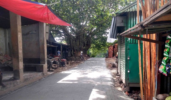 বাজিতপুরে একটি বাজার কমিটি নিজ উদ্যোগে রাস্তার উন্নয়ন শুরু