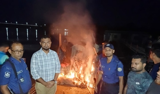 ইন্দুরকানীতে আড়াই লক্ষ টাকার অবৈধ জাল পুড়িয়ে ধ্বংস