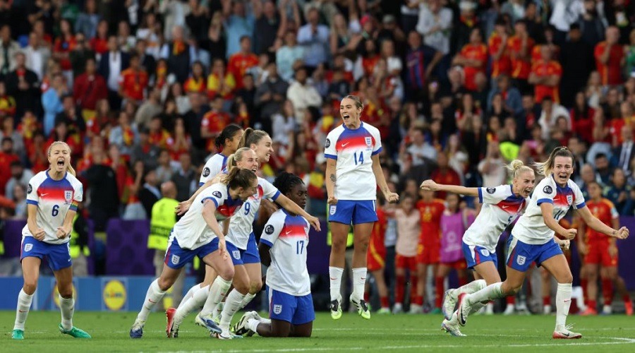 স্পেনকে কাঁদিয়ে চ্যাম্পিয়নের মুকুট মাথায় পড়লো ইংল্যান্ড