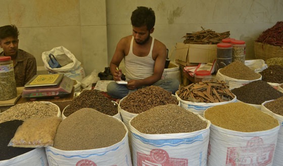 কাহারোলে ছোট এলাচের কেজি ৭ হাজার, বড় এলাচ ৩ হাজার