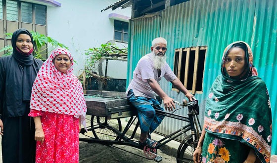 স্বাবলম্বীকরণ প্রকল্প ২০২৫ এর আওতায় বিজয়ীর ভ্যান বিতরণ