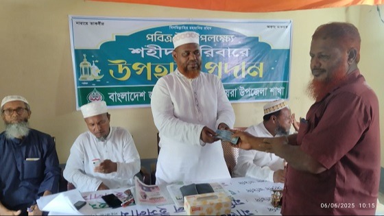 কয়রায় শহীদ পরিবারের মাঝে জামায়াতের ঈদ উপহার