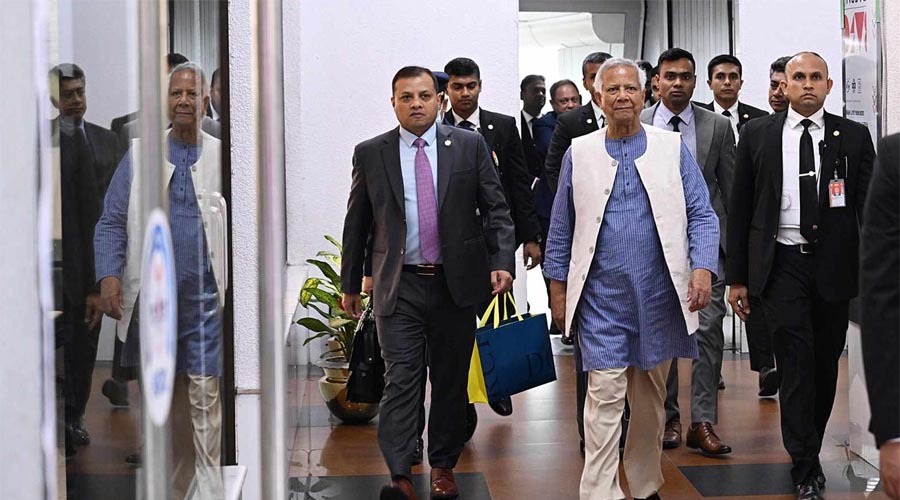 যুক্তরাজ্য সফর শেষে ঢাকায় ফিরলেন প্রধান উপদেষ্টা ড. ইউনূস
