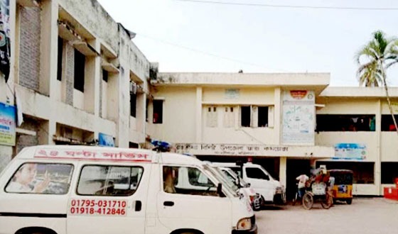 অ্যাম্বুলেন্স আছে চালক নেই, সরকারি সেবা বঞ্চিত রাগীরা