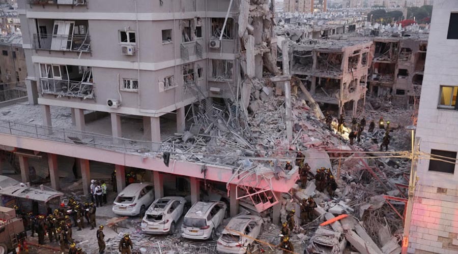 ইসরায়েলে ইরানের পাল্টা হামলা, নিহত ৮, আহত দুই শতাধিক, বন্ধ ইরানের আকাশপথ