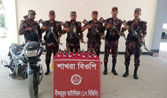 দেবহাটায় মোটরসাইকেলসহ ৩০ বোতল কোরেক্স মাদক আটক