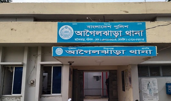 ভ্যানের নিচে চাঁপা পড়ে ব্যবসায়ী নিহত