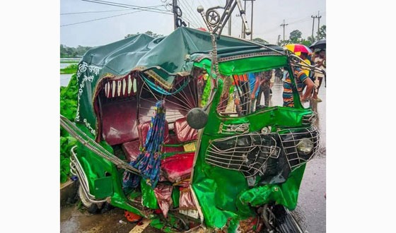 ময়মনসিংহে সড়ক দুর্ঘনায় নিহতের সংখ্যা বেড়ে ১১জন