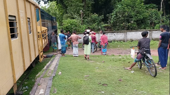 কালীগঞ্জে মোবারকগঞ্জ রেলস্টেশনে ট্রেনে কাটা পড়ে যুবক নিহত