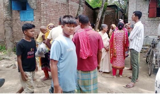 ফুলবাড়ীতে ট্রেনে কাটা পড়ে যুবকের মৃত্যু