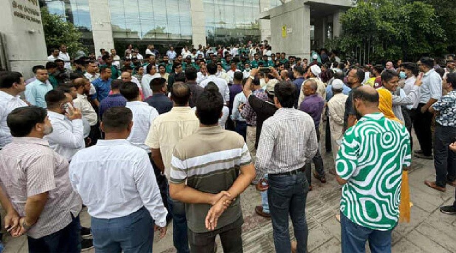 ‘কমপ্লিট শাটডাউন’ এনবিআরে