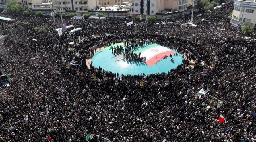 ইরানের শীর্ষ কর্মকর্তাদের জানাজায় মানুষের ঢল