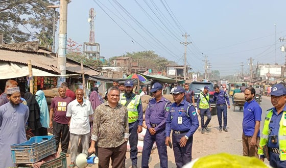 বারোবাজার হাইওয়ে পুলিশের সচেতনতামূলক পথসভা