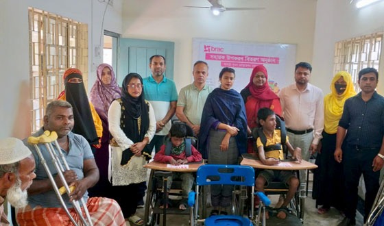 হোসেনপুরে প্রতিবন্ধী ব্যক্তিদের সহায়ক উপকরণ বিতরণ