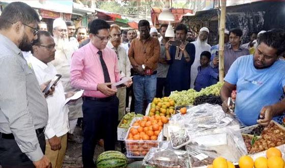 খুলনায় অহেতুক নিত্যপণ্যের মূল্য বৃদ্ধি না করার আহবান : প্রশাসক