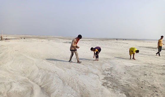 বগুড়ায় যমুনার মরুরূপ বাড়ছে