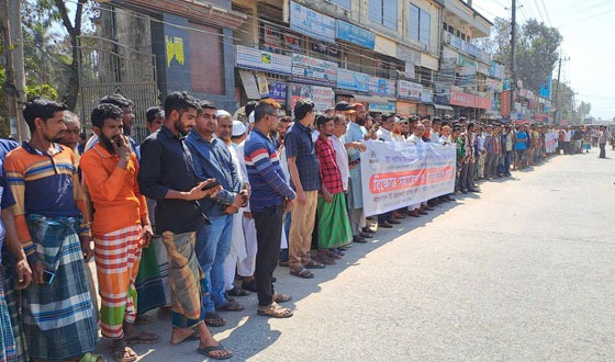 ঘাটাইলে ইট প্রস্তুুতকারী মালিক সমিতির মানববন্ধন ও সমাবেশ