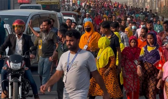 গাজীপুরে থানা ঘেরাও করে নেতাকে ছাড়িয়ে নিলো