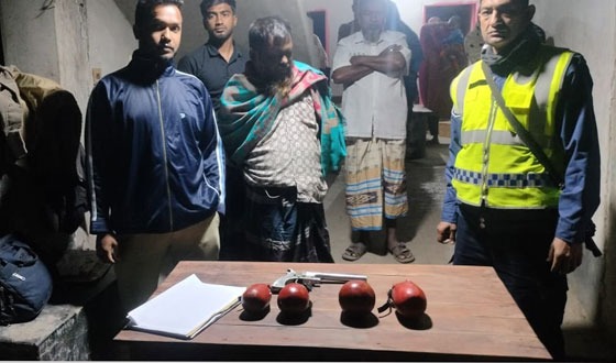 যৌথবাহিনীর অভিযানে অস্ত্র ও গ্রেনেডসহ গ্রেপ্তার ১