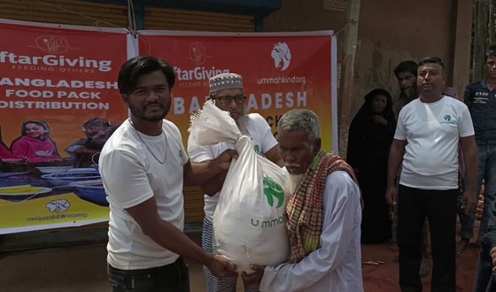 সেনবাগে দুই শতাধিক অসহায় দুঃস্থদের ইফতার সামগ্রী বিতরণ