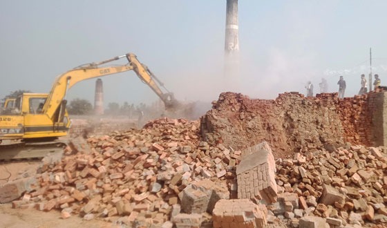 চিরিরবন্দরে পরিবেশ অধিদপ্তরের অভিযানে ইটভাটা সিলগালা