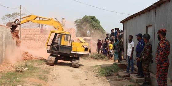 মতলবে যৌথবাহিনীর অভিযান,অবৈধ ২টি ইটভাটা বন্ধ ঘোষণা