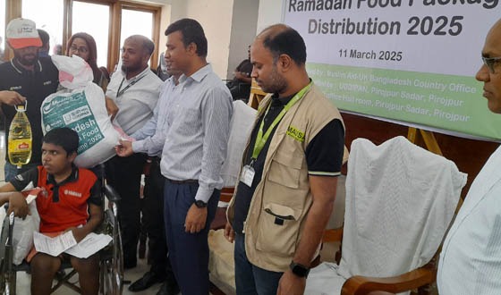 পিরোজপুরে দু’শত পরিবারকে রমজানের খাদ্য সামগ্রী বিতরণ
