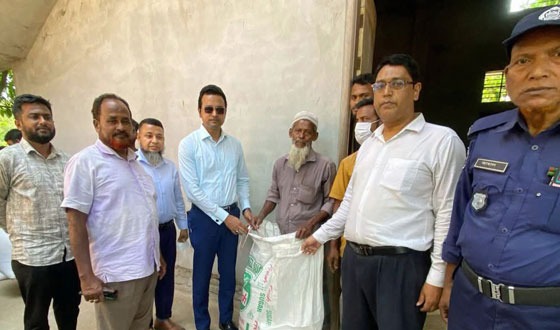 চাঁদপুর সদরে ভিজিএফ চাল বিতরণ