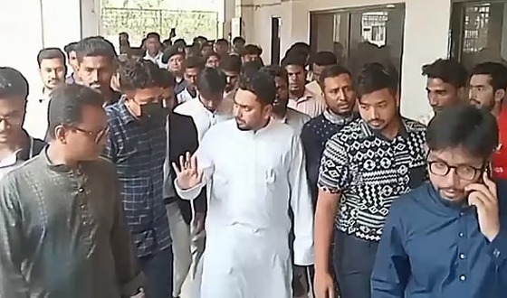 নির্যাতিত কলেজ ছাত্রীকে দেখতে পটুখালিতে নাহিদ ইসলাম